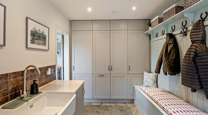 Photo of 6 Bed in Broxburn
