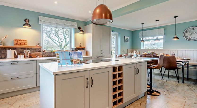 Photo of 6 Bed in Winchburgh