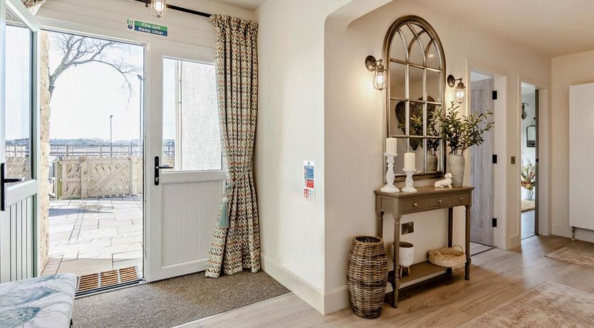 Photo of 6 Bed in Winchburgh