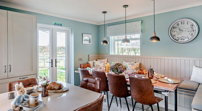 Photo of 6 Bed in Winchburgh