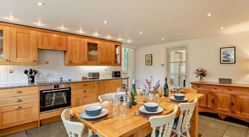 Photo of 4 Bed in Bovey Tracey