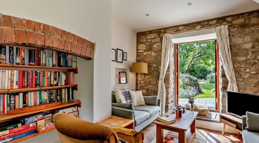 Photo of 4 Bed in Bovey Tracey