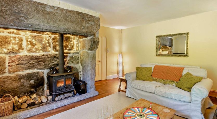 Photo of 4 Bed in Bovey Tracey