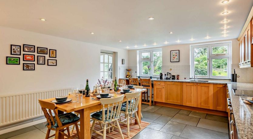 Photo of 4 Bed in Bovey Tracey