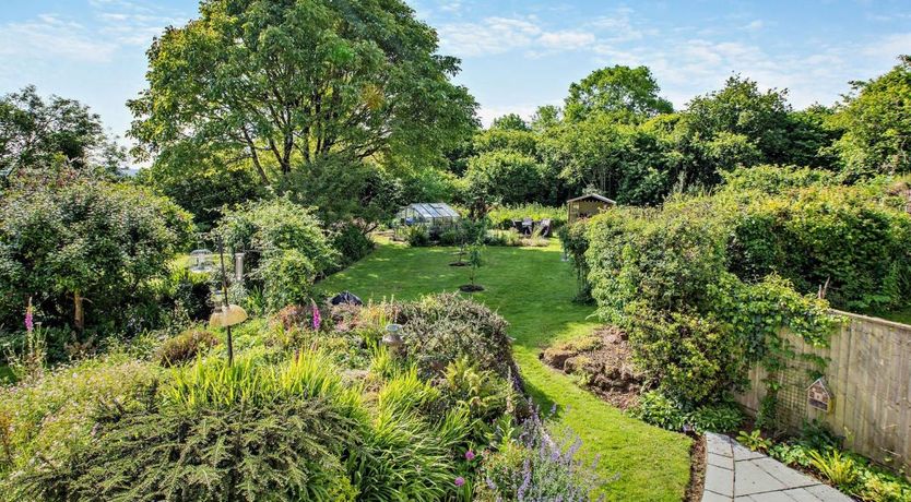 Photo of 4 Bed in Bovey Tracey