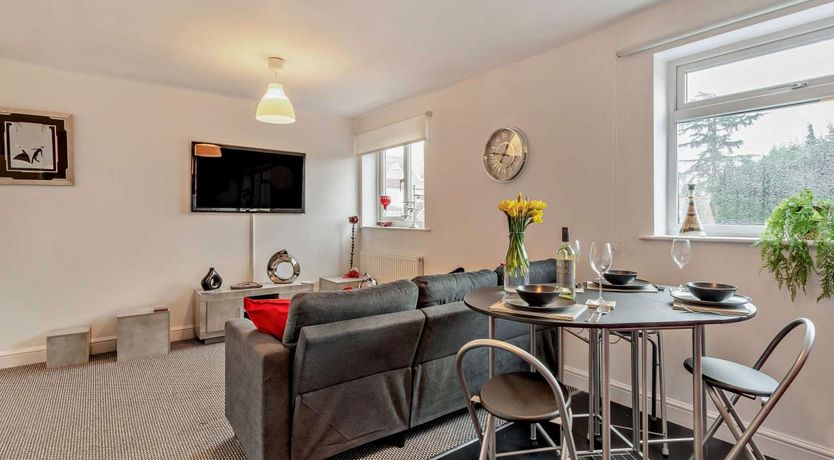 Photo of 2 Bed in Stratford-upon-Avon