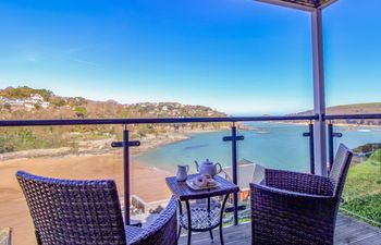 4 Bolt Head Holiday Home