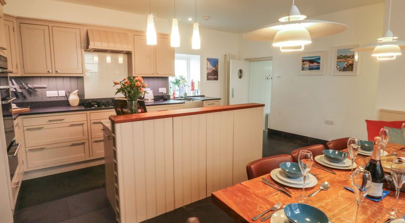 Photo of Lands House