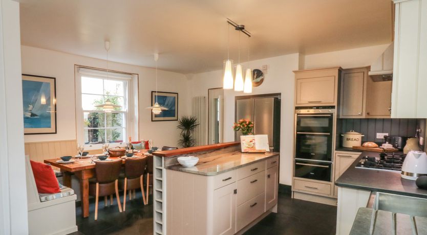 Photo of Lands House