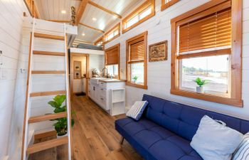 Tropical Oasis Retreat Holiday Home