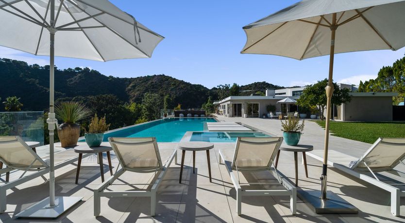 Photo of Beverly Thrills