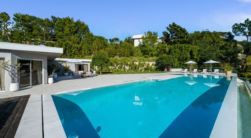 Photo of Beverly Thrills