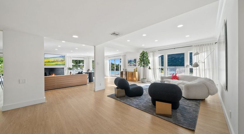 Photo of Beverly Thrills