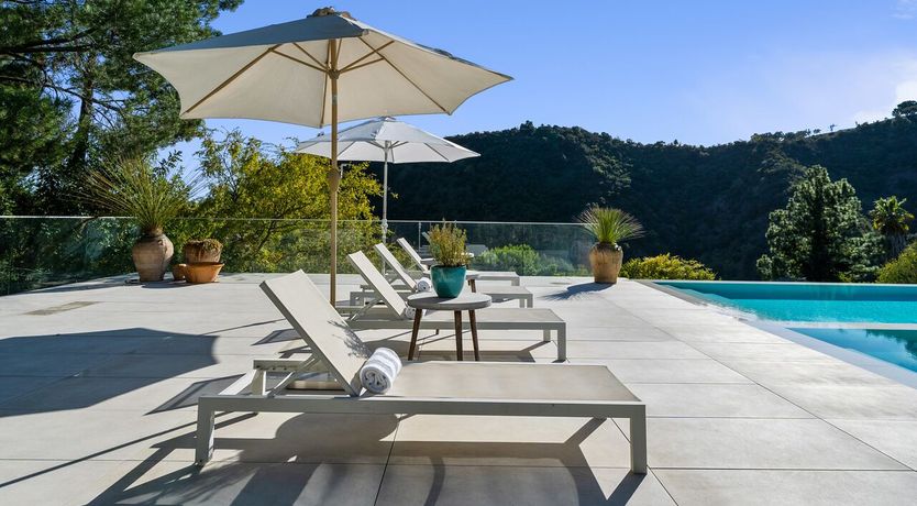 Photo of Beverly Thrills