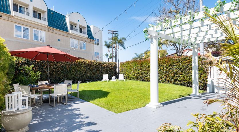 Photo of The Paintbrush