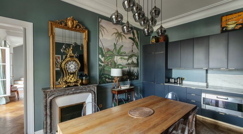 Photo of Parisian Family