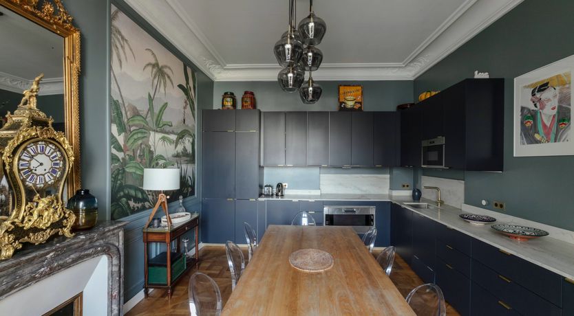 Photo of Parisian Family