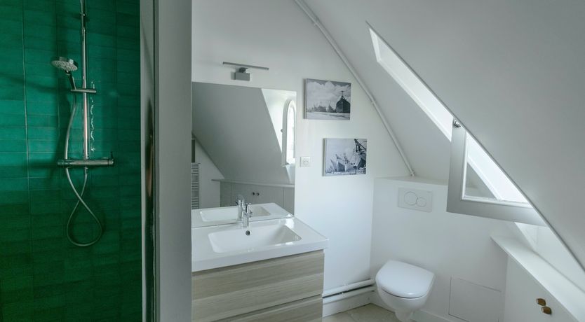 Photo of Parisian Family