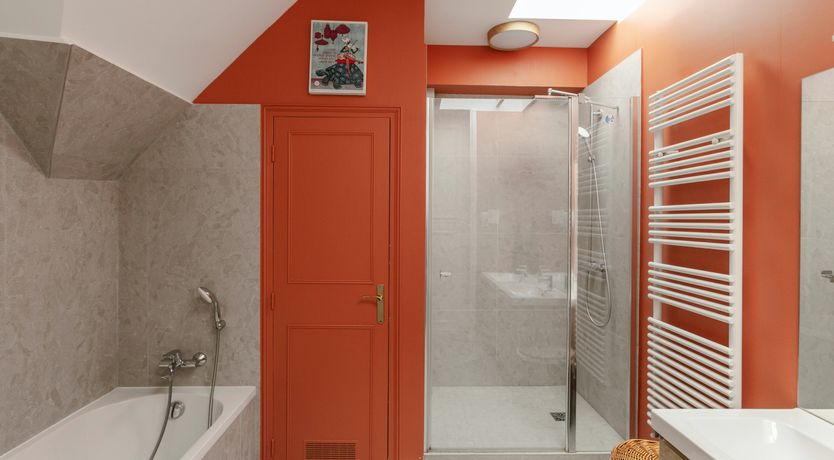 Photo of Parisian Family