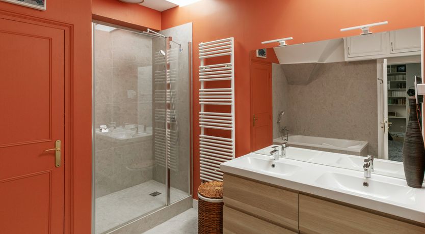 Photo of Parisian Family