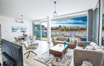 Barefoot on the Waterfront Holiday Home