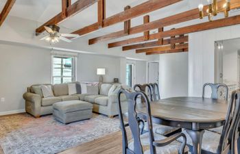 The Statesboro Loft Holiday Home