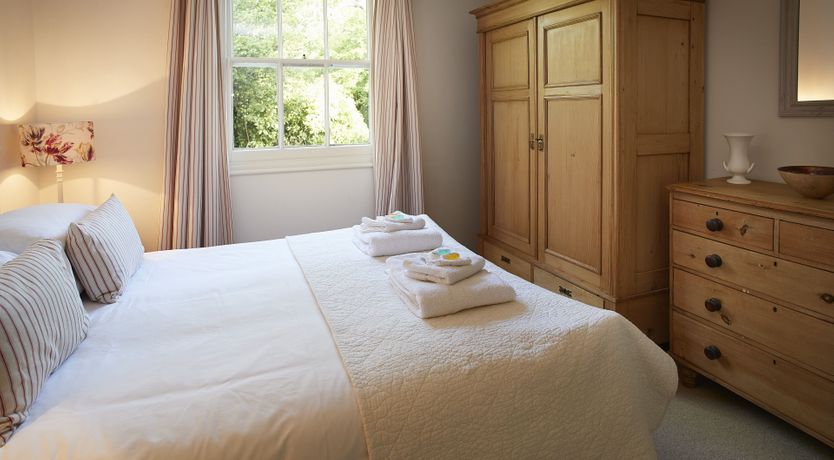 Photo of The White Roses