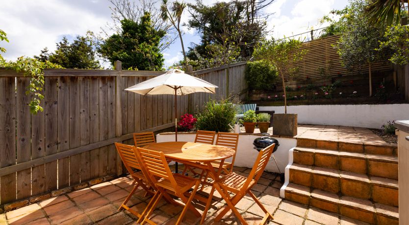 Photo of The Thames Embrace