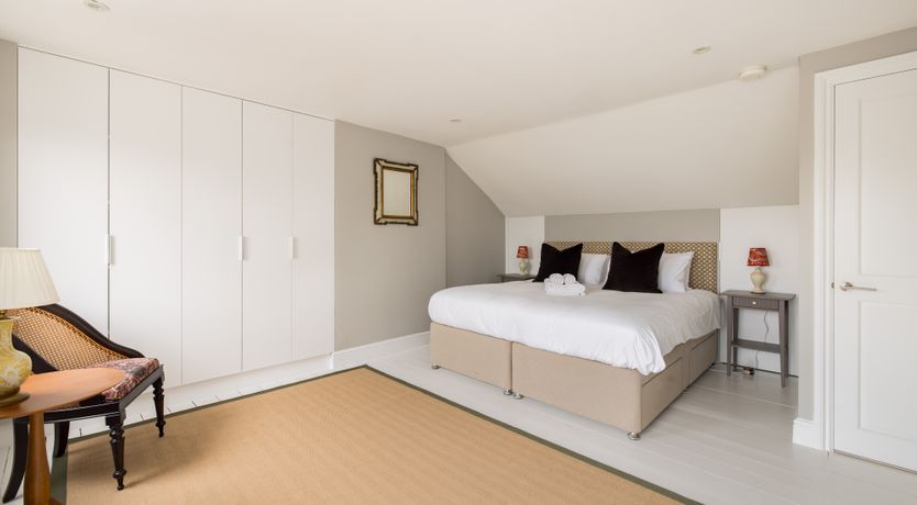 Photo of The Thames Embrace