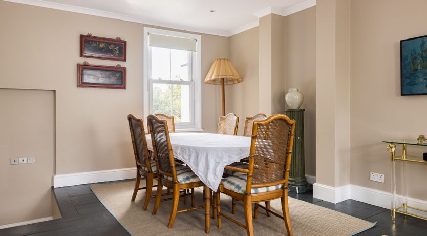 Photo of The Thames Embrace