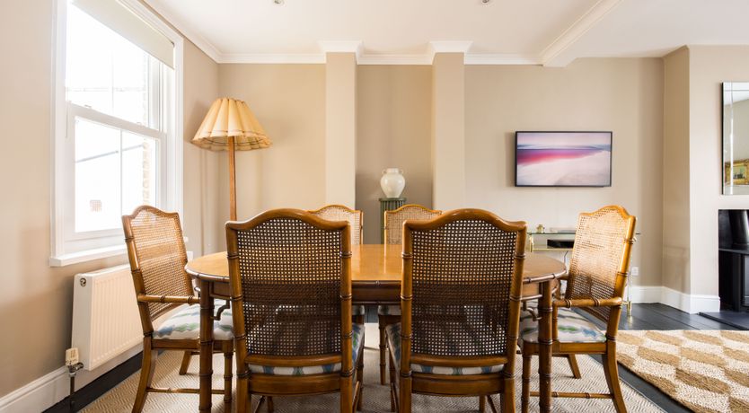 Photo of The Thames Embrace