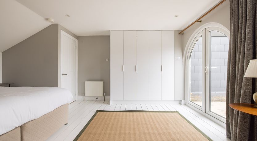 Photo of The Thames Embrace