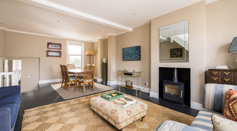 Photo of The Thames Embrace