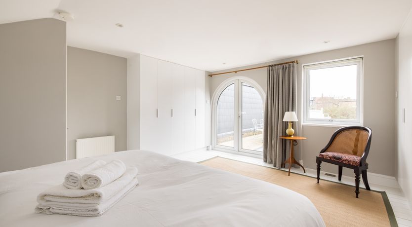 Photo of The Thames Embrace