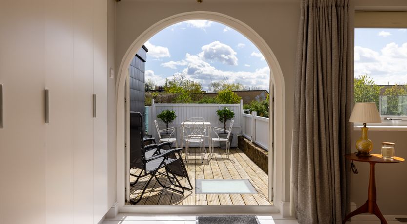 Photo of The Thames Embrace