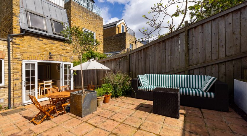 Photo of The Thames Embrace