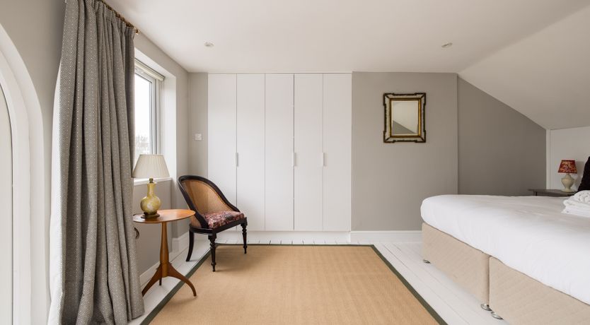 Photo of The Thames Embrace