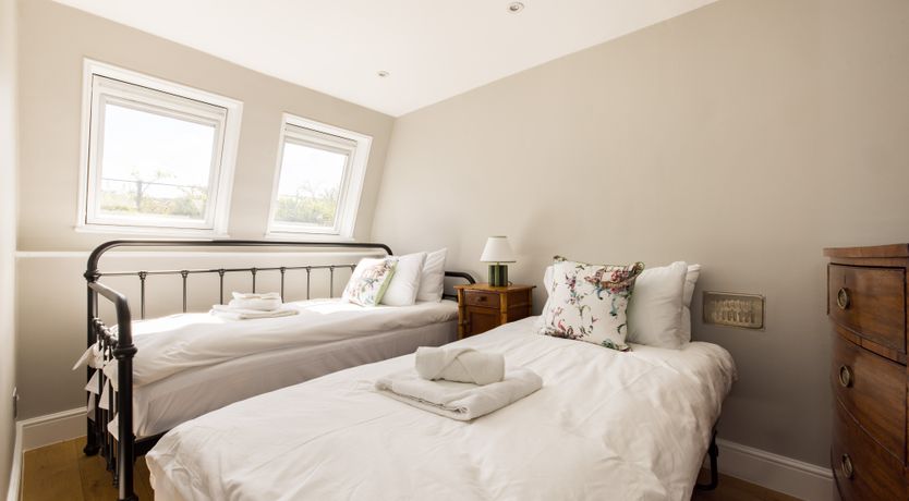 Photo of The Thames Embrace