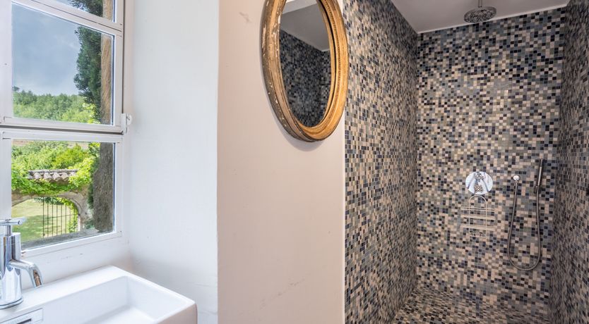 Photo of Champagne & Roses