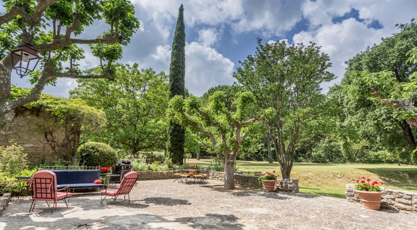 Photo of Champagne & Roses