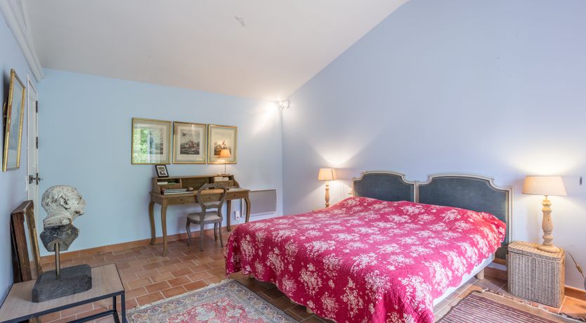 Photo of Champagne & Roses