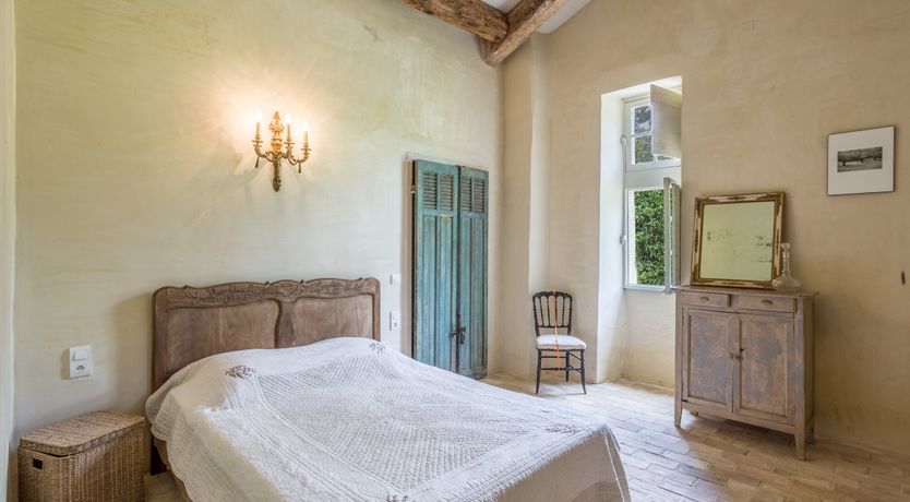 Photo of Champagne & Roses