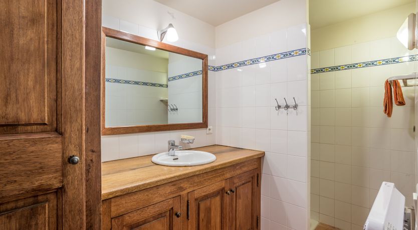 Photo of Champagne & Roses