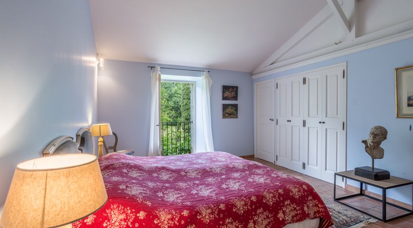 Photo of Champagne & Roses