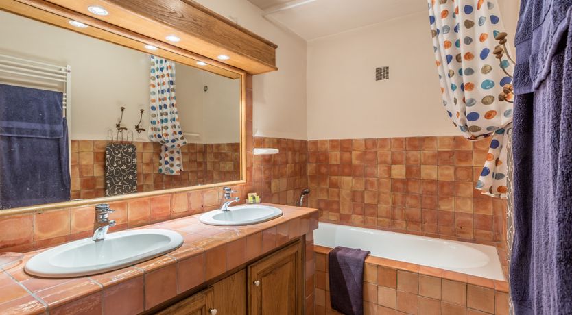 Photo of Champagne & Roses