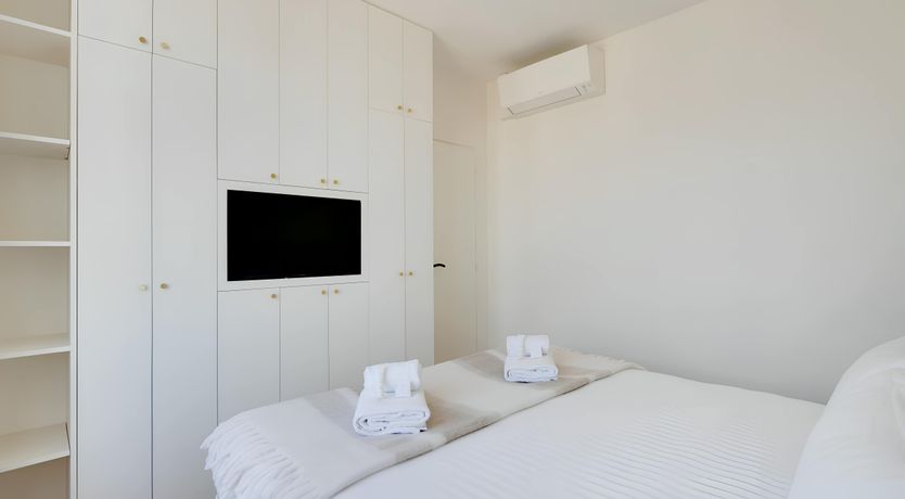 Photo of Alabaster Wonder