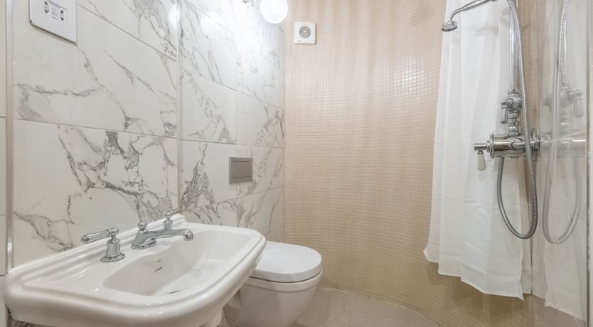 Photo of To the Tower