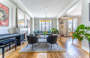 The Eiffel Tower's Balcony Holiday Home