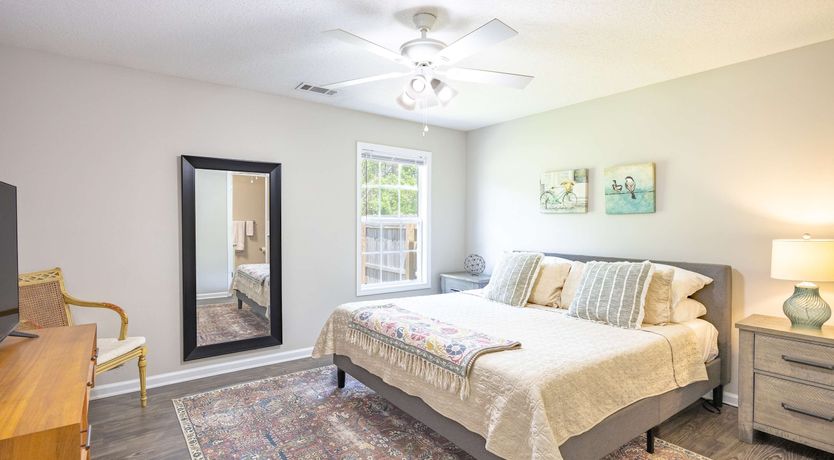 Photo of Georgia Rose