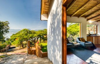 Idyllic Lakeview Retreat Holiday Home